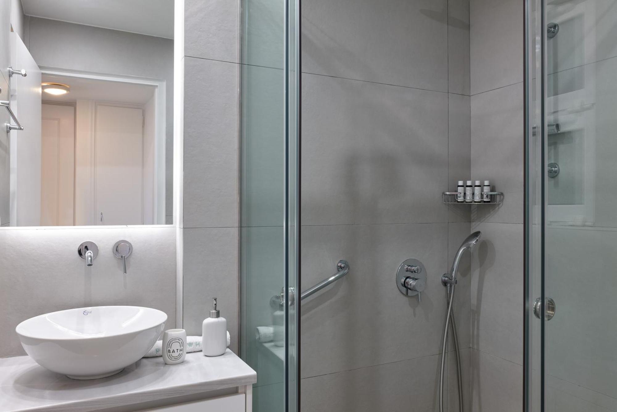 Chic One Bd Apartment With Hilton View Athens Ngoại thất bức ảnh
