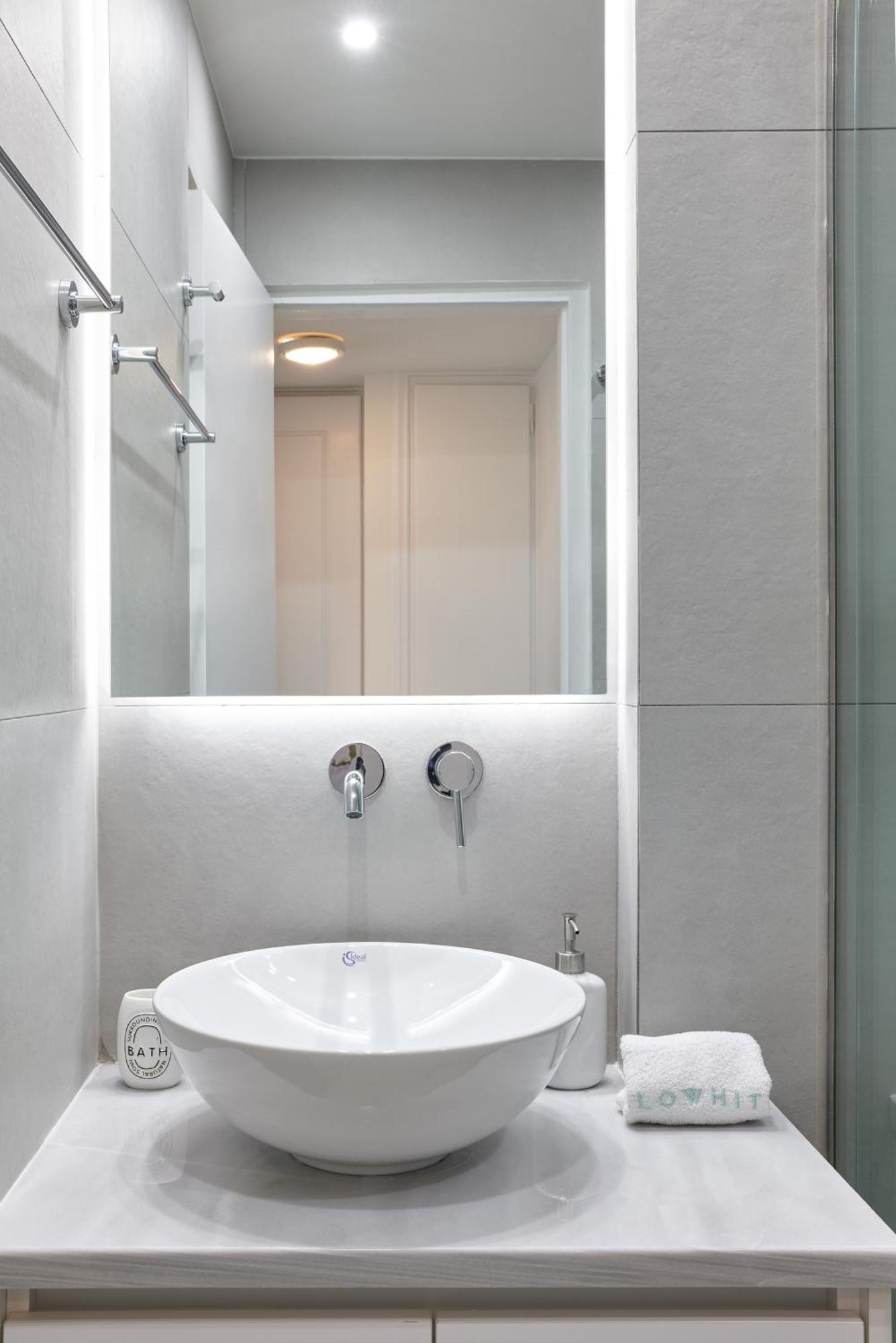 Chic One Bd Apartment With Hilton View Athens Ngoại thất bức ảnh